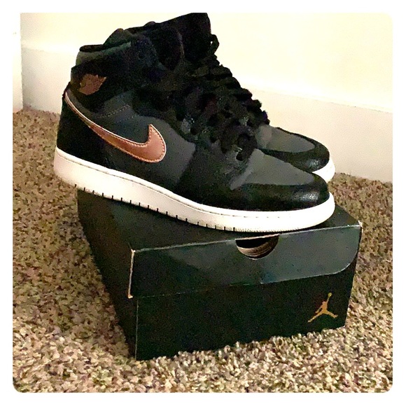 Air Jordan 1 Retro High BG